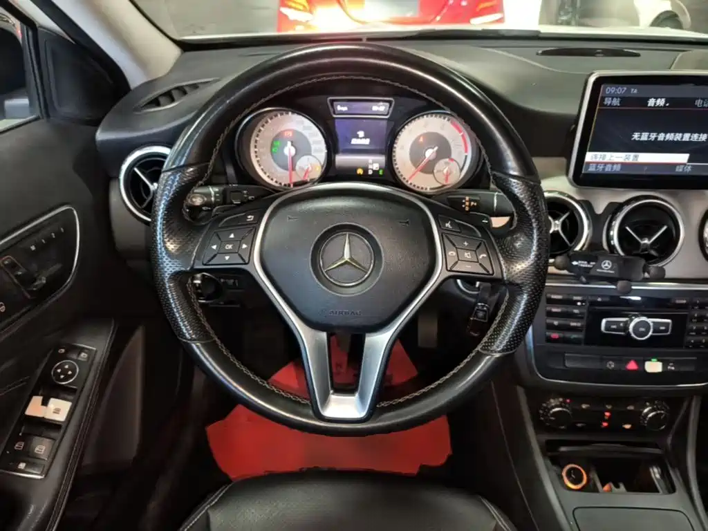 Mercedes-Benz GLA 2015 — фото 11