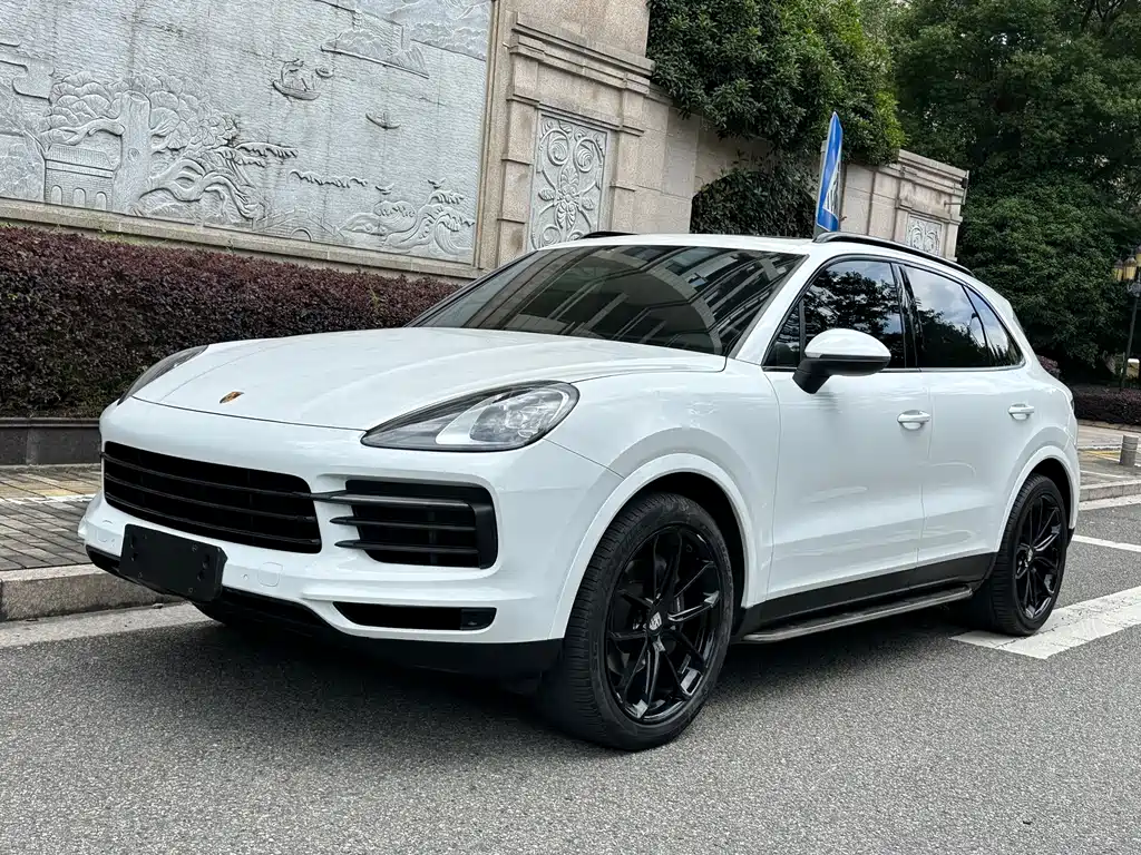 Porsche Cayenne 2020 — фото 1