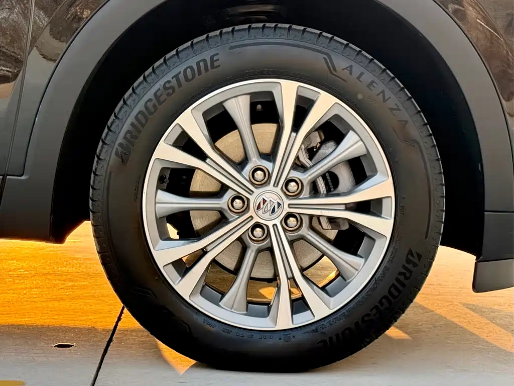 Buick Envision Plus 2023 — фото 13