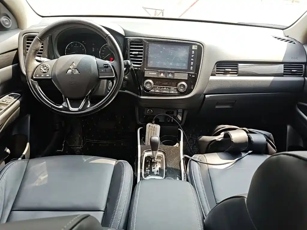 Mitsubishi Outlander 2020 — фото 10