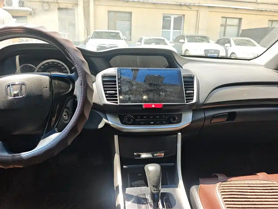 Honda Accord 2015 — фото 13