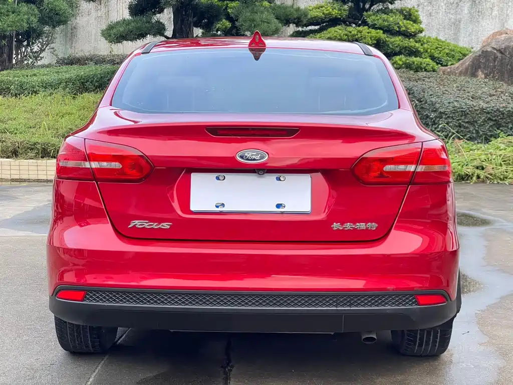 Ford Focus 2018 — фото 14