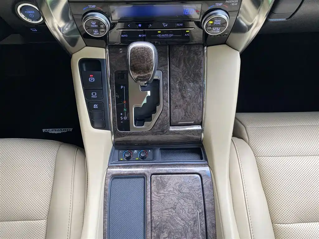 Toyota Alphard 2021 — фото 25