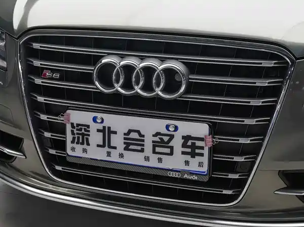 Audi S8 2013