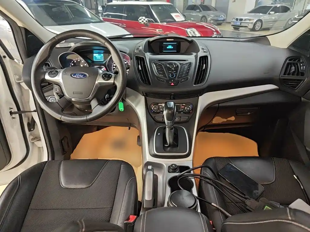 Ford Kuga 2016 — фото 10