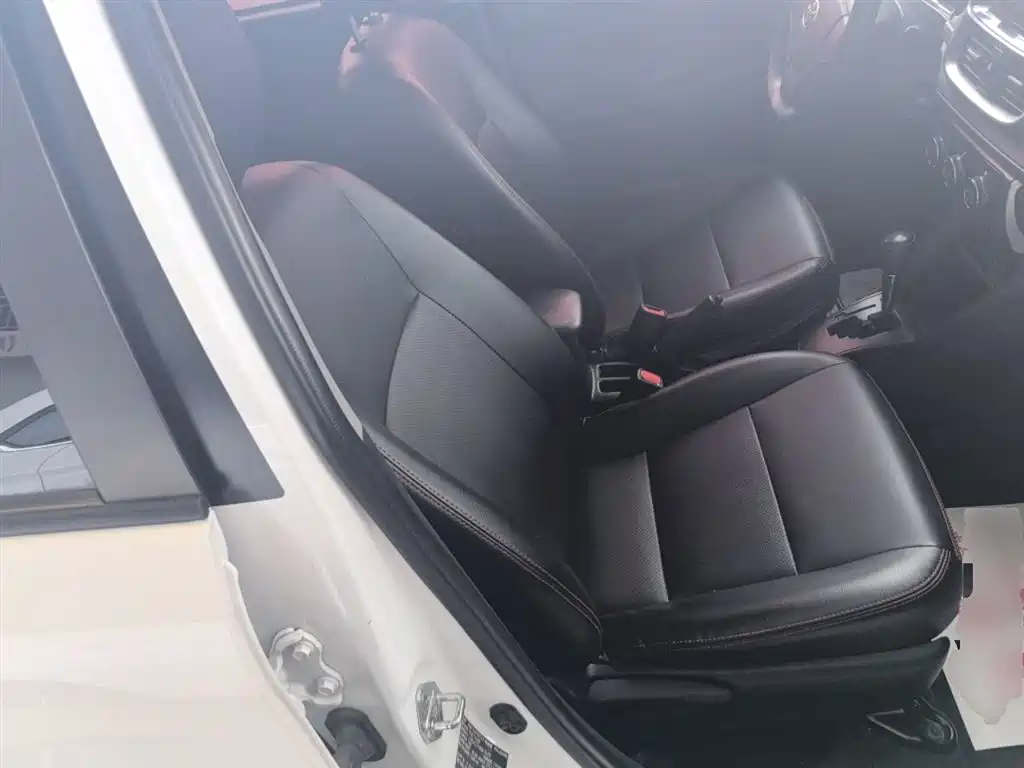 Toyota Yaris L 2021 — фото 25