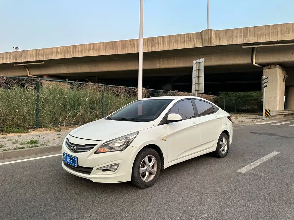 Hyundai Verna 2016 — фото 1