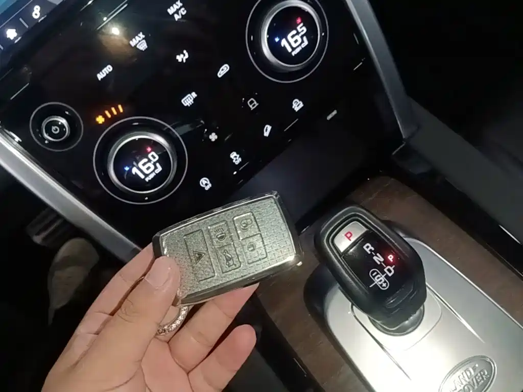 Land Rover Discovery Sport 2021 — фото 9
