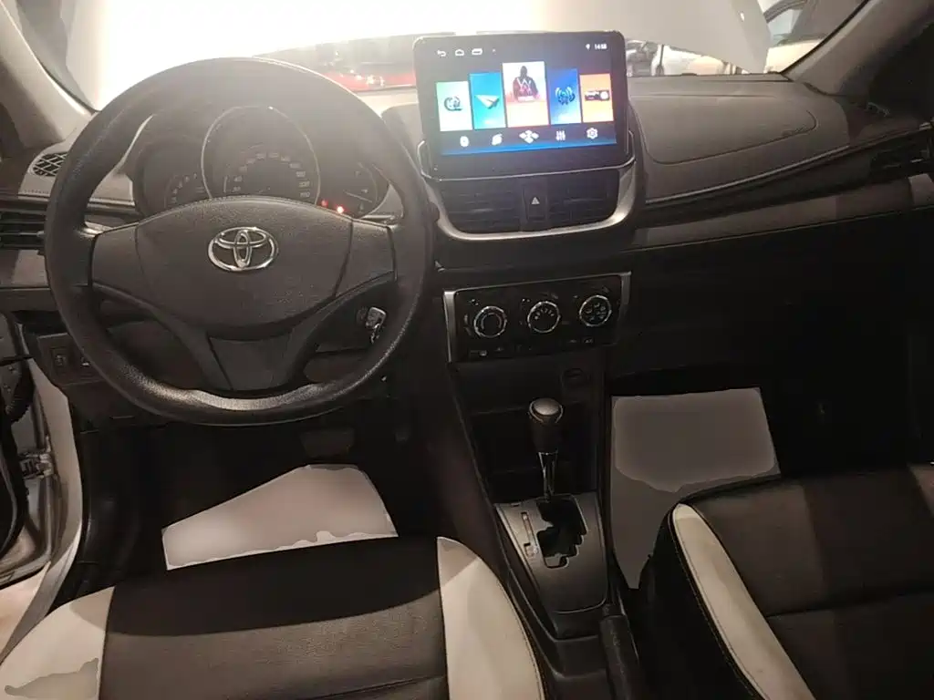 Toyota Yaris L 2020 — фото 10