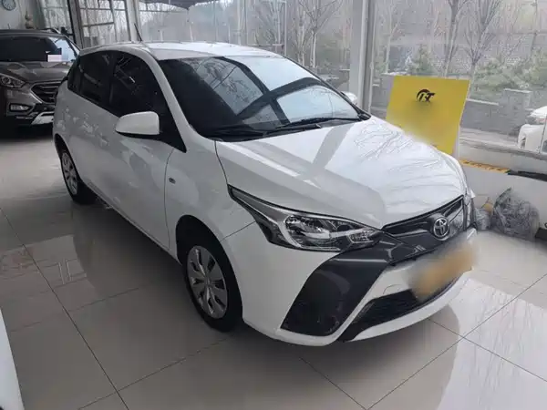 Toyota Yaris L 2021