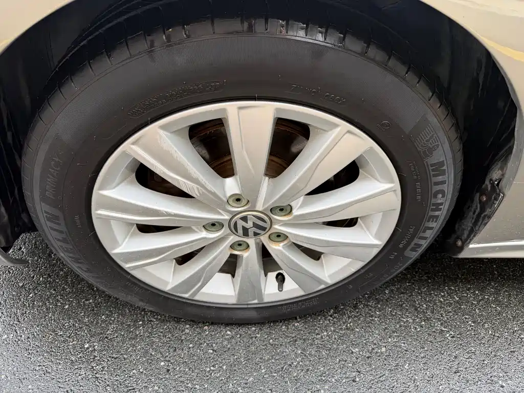 Volkswagen Sagitar 2014