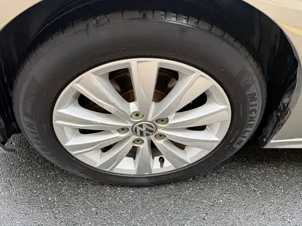Volkswagen Sagitar 2014