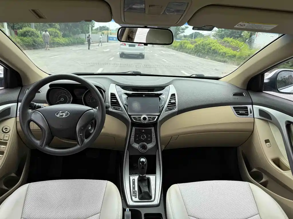 Hyundai Elantra Langdong 2013