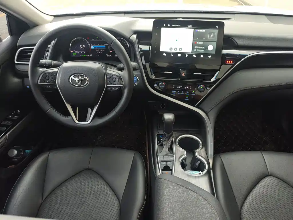 Toyota Camry 2023 — фото 14