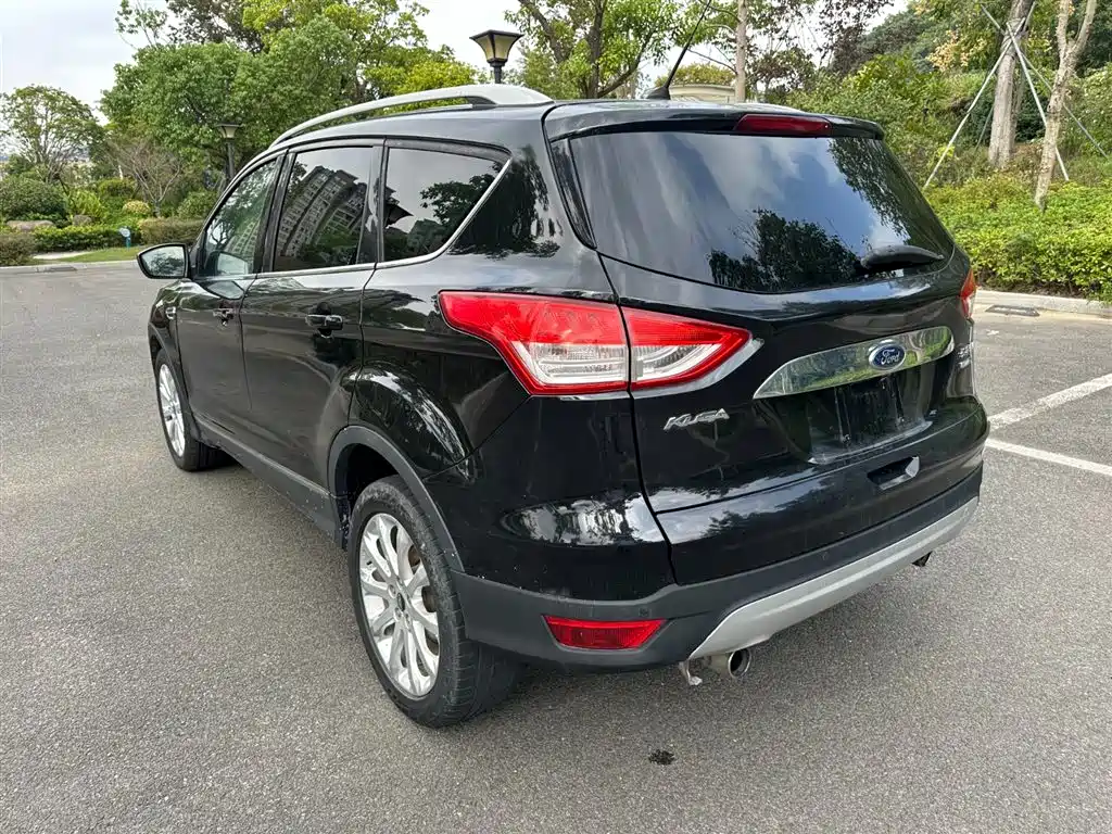 Ford Kuga 2013 — фото 13