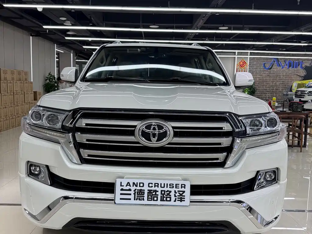 Toyota Land Cruiser 2019 — фото 8