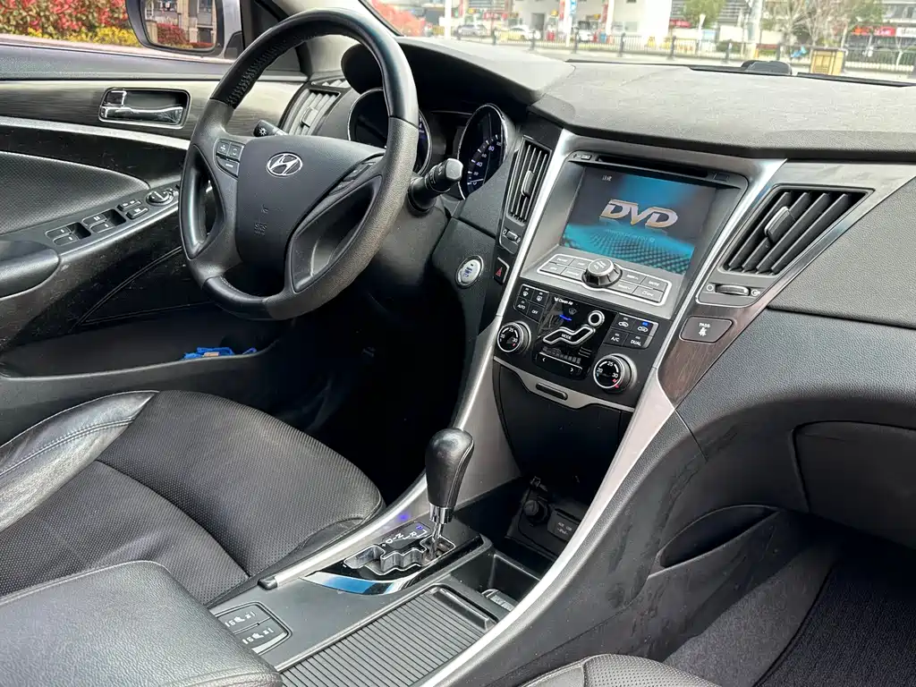Hyundai Sonata 2012 — фото 15