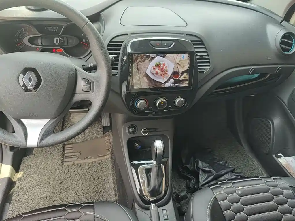 Renault Captur 2018 — фото 10