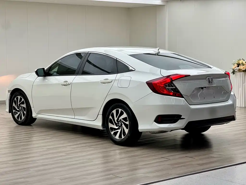 Honda Civic 2019 — фото 17