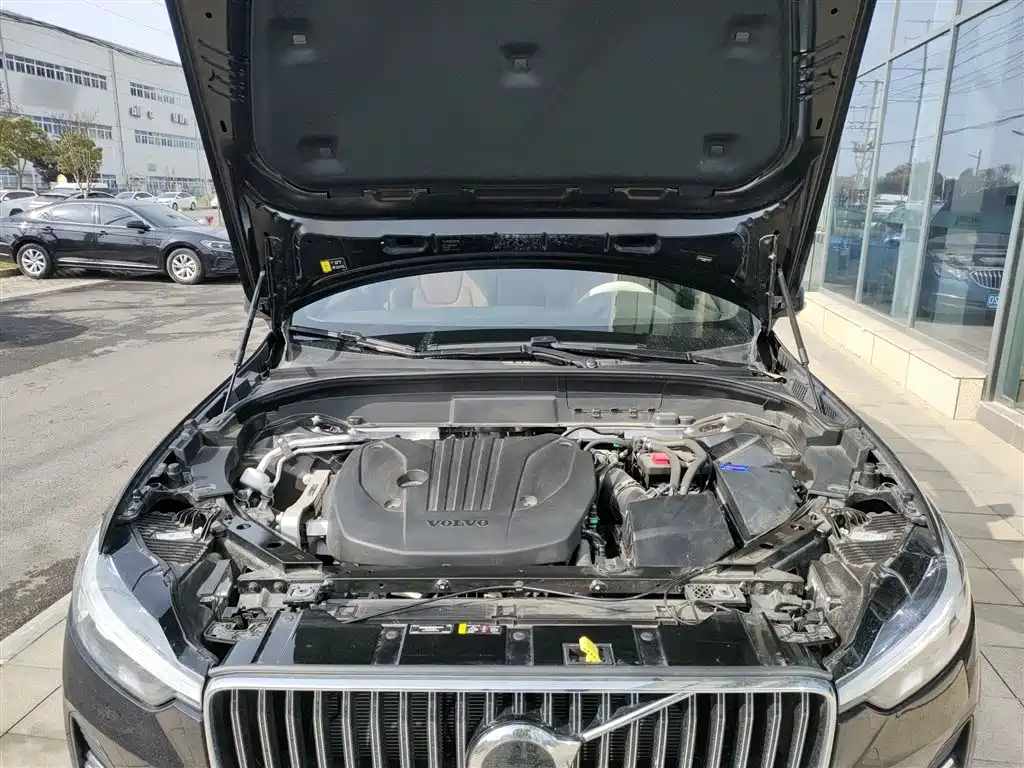 Volvo XC60 2025 — фото 20