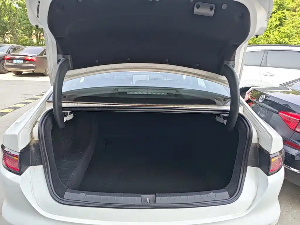 BYD Seal 05 DM-i 2025 — фото 19