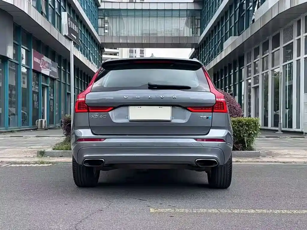 Volvo XC60 2018 — фото 8