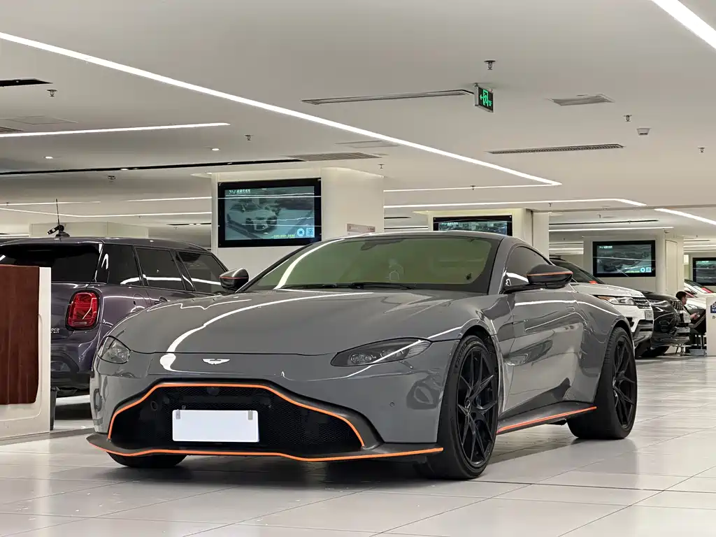 Aston Martin V8 Vantage 2019 — фото 1