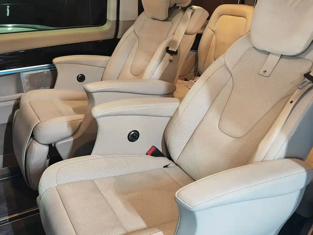 Mercedes-Benz V-Class 2019 — фото 12