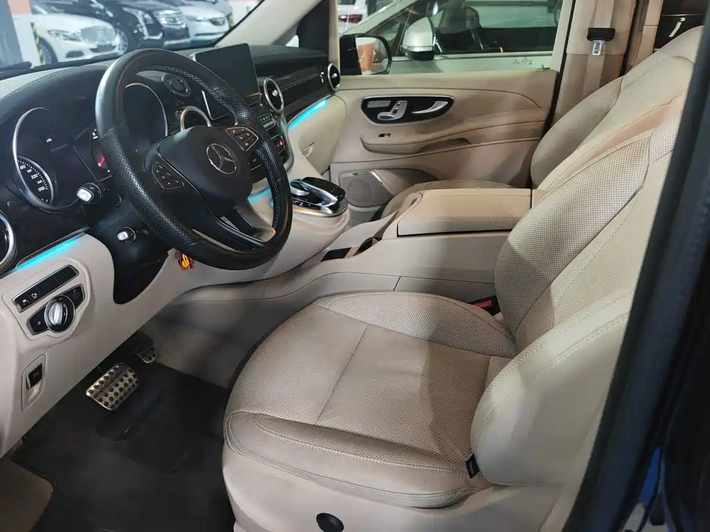 Mercedes-Benz V-Class 2019 — фото 10