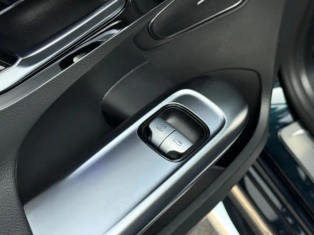 Mercedes-Benz C-Class 2023 — фото 18