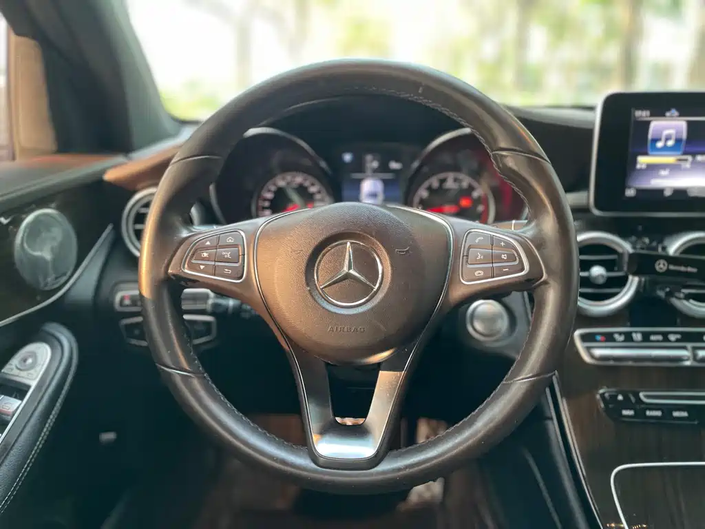 Mercedes-Benz GLC 2018 — фото 14