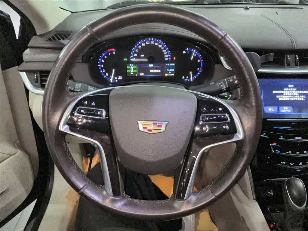 Cadillac XTS 2016 — фото 11