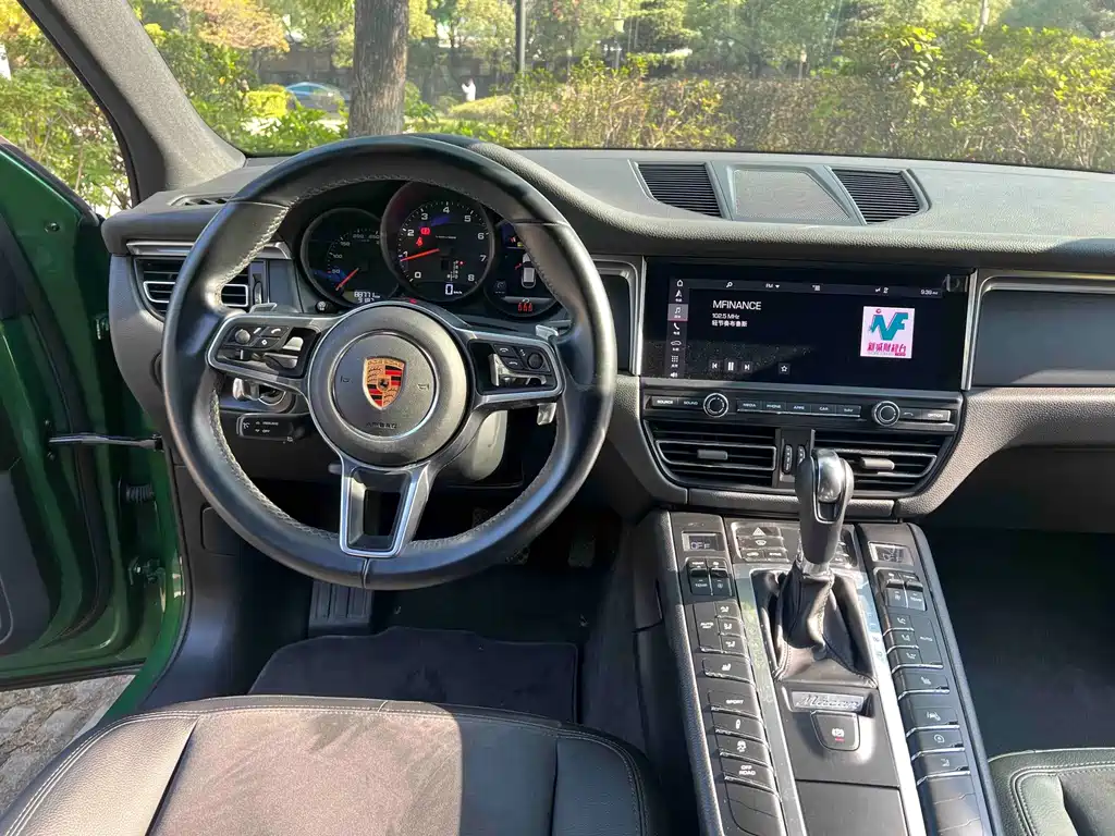Porsche Macan 2019 — фото 13