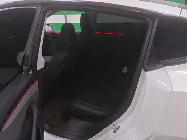 Tesla Model Y 2025