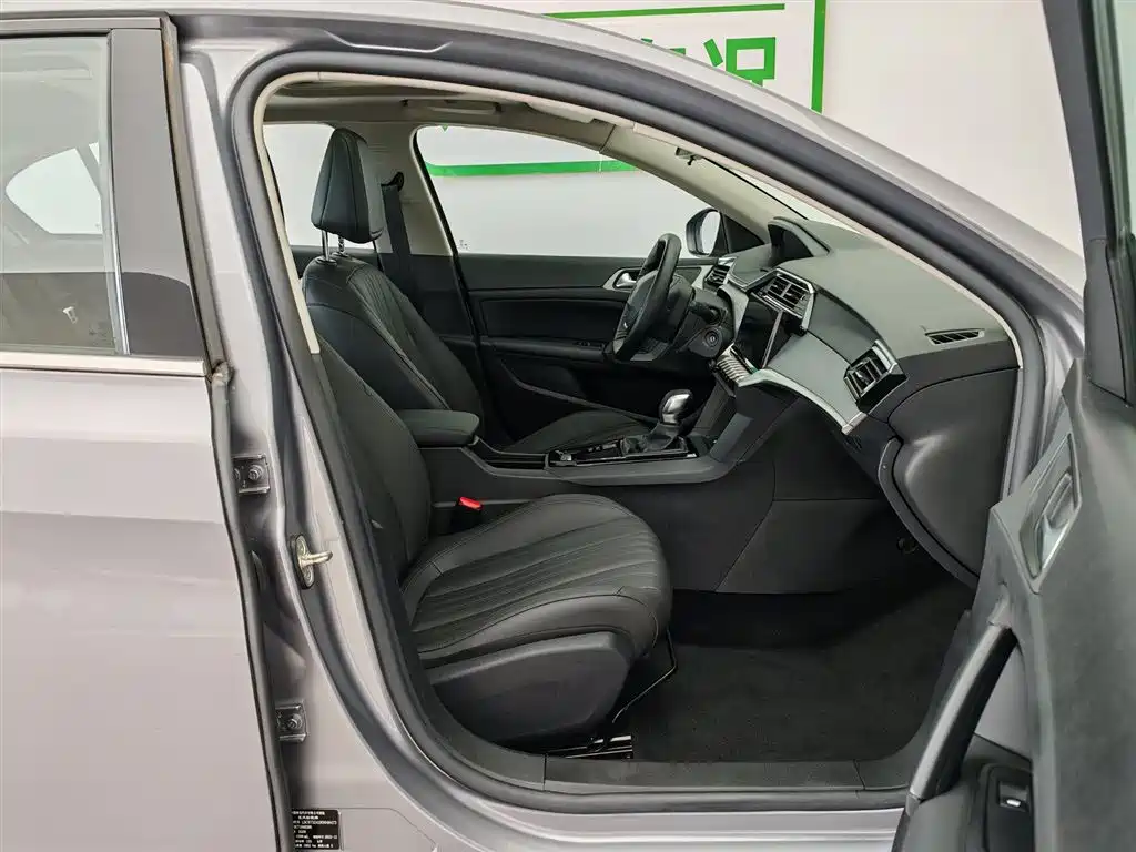 Peugeot 408 2023 — фото 23