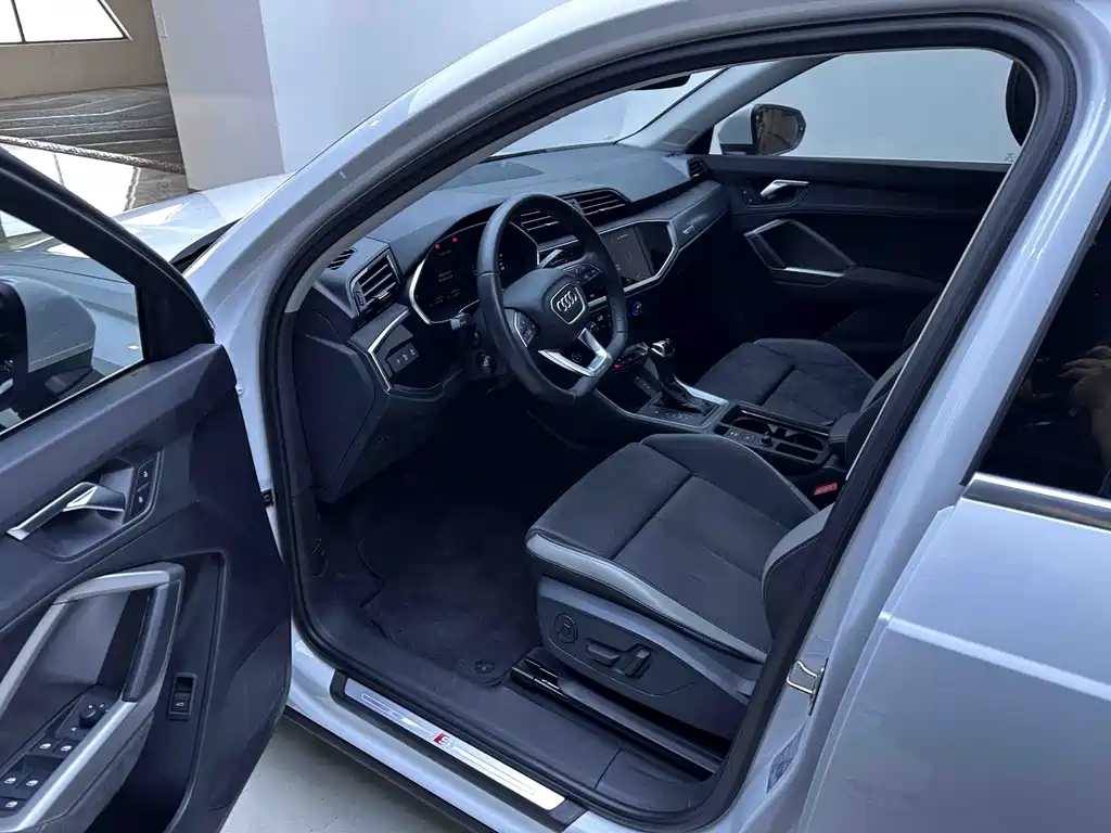 Audi Q3 2023 — фото 10