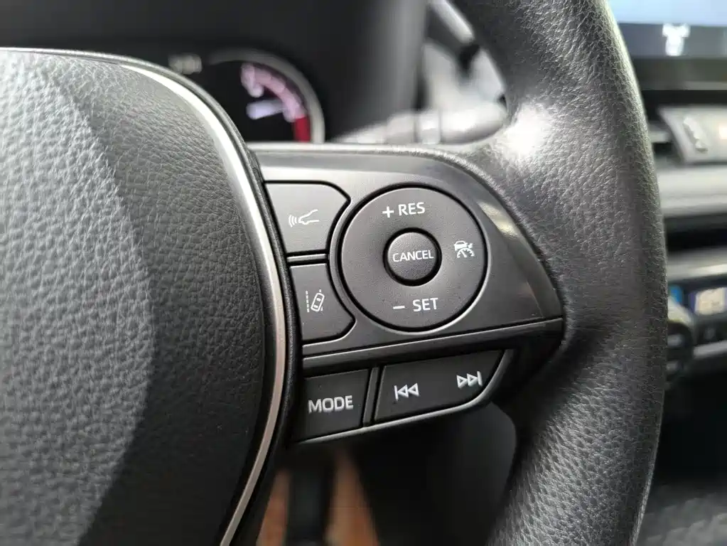 Toyota RAV4 2021 — фото 18