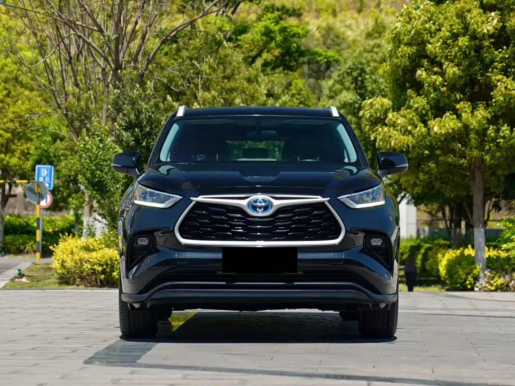 Toyota Highlander 2023 — фото 2