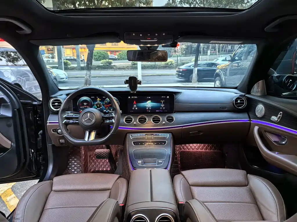 Mercedes-Benz E-Class 2022 — фото 12