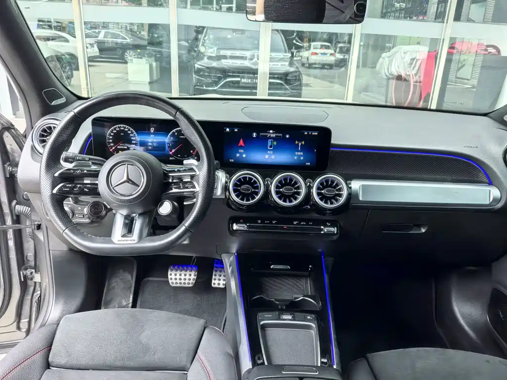 Mercedes-Benz GLB AMG 2024 — фото 16
