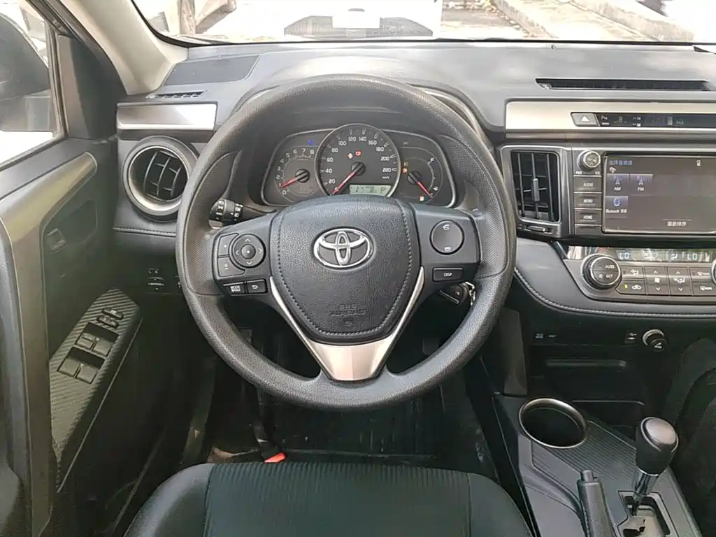 Toyota RAV4 2015 — фото 11