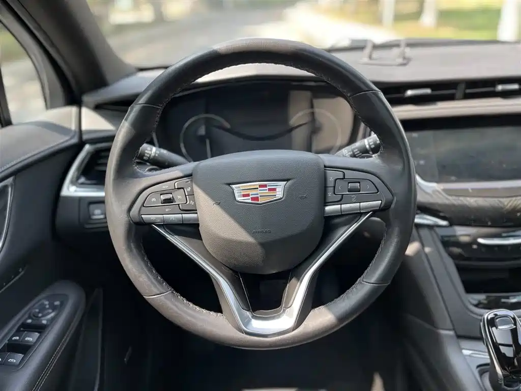 Cadillac XT6 2021 — фото 19