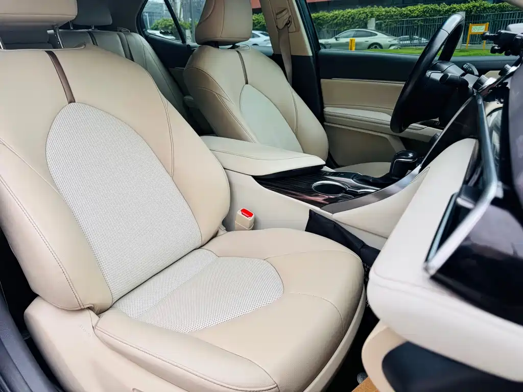 Toyota Camry 2020 — фото 22