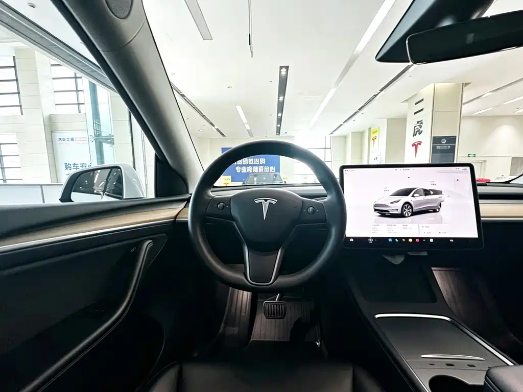 Tesla Model Y 2022 — фото 11