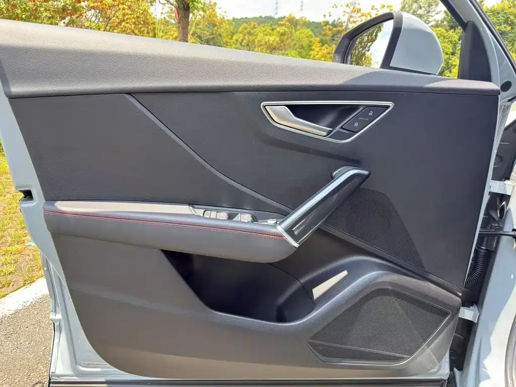 Audi Q2L 2023 — фото 12