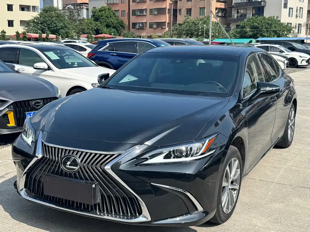 Lexus ES 2021