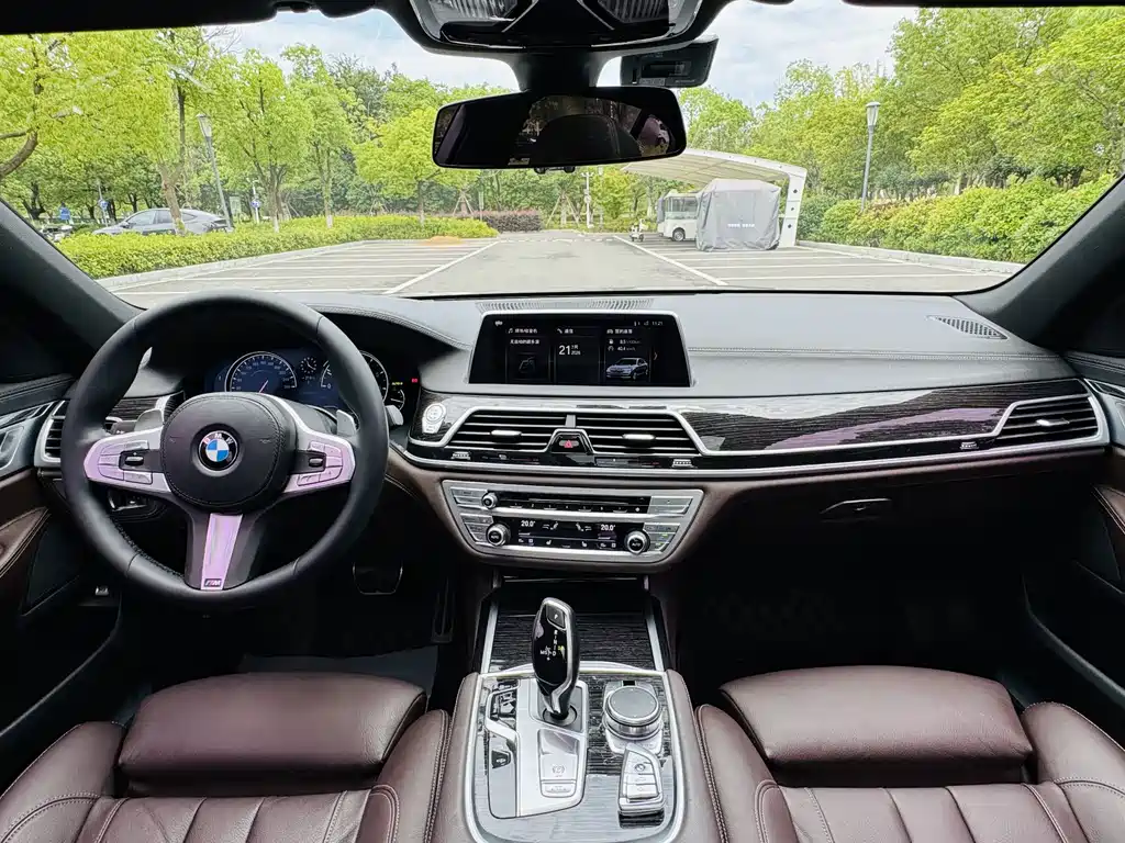 BMW 7 Series 2018 — фото 10