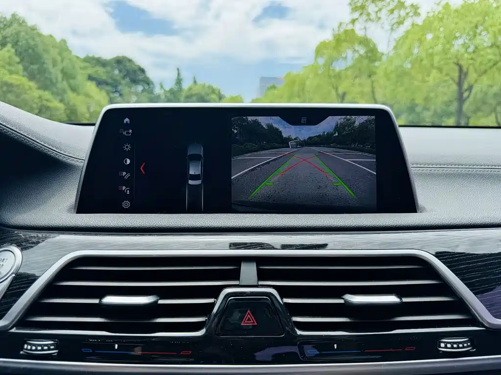 BMW 7 Series 2018 — фото 14