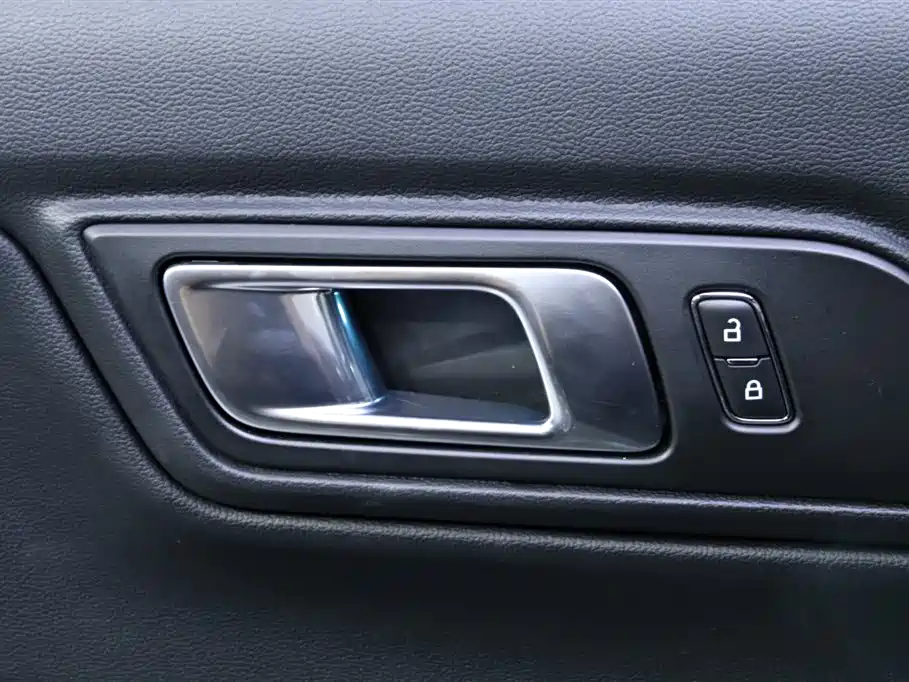 Ford Mustang 2021 — фото 13