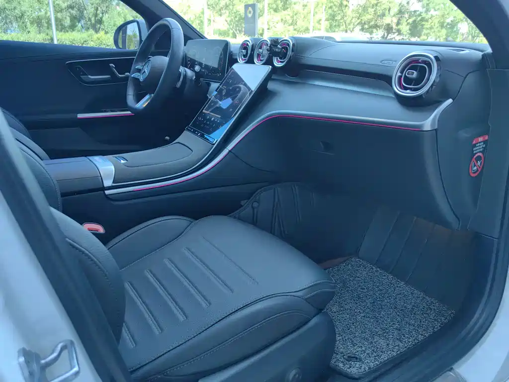Mercedes-Benz C-Class 2023 — фото 12